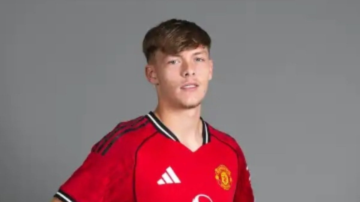 Manchester United'ın genç kanat oyuncusu Süper Lig'e geliyor
