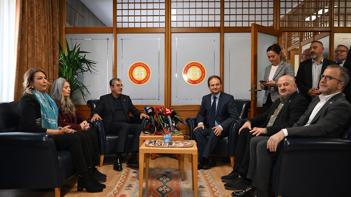 El konulan TV’lerde penguenler yayında