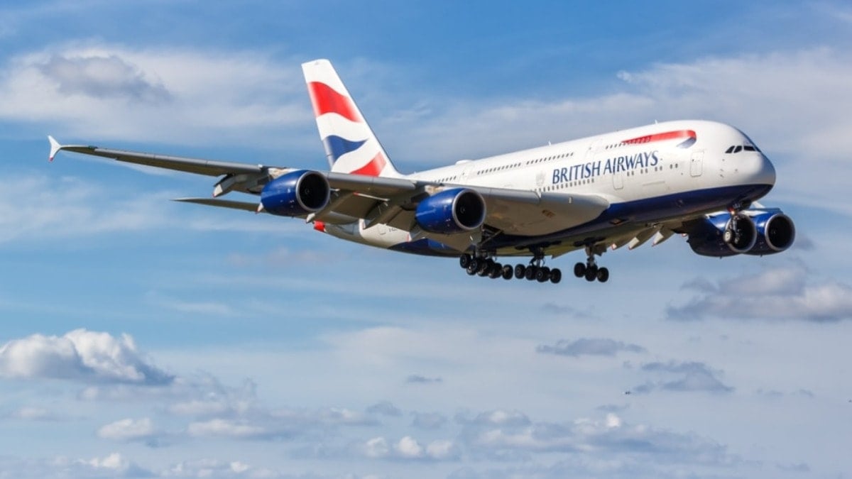 Uçak türbülansa girdi, iki kişinin ayak bileği kırıldı