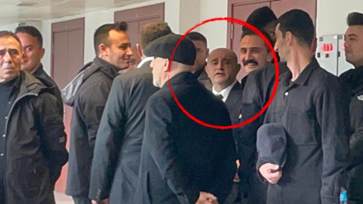 Duruşmaya koruma ordusuyla gelen çete liderine etten duvar!