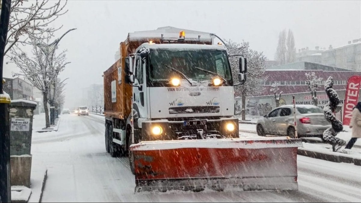 Van'da 133 yerleşim yerinin yolu ulaşıma kapalı