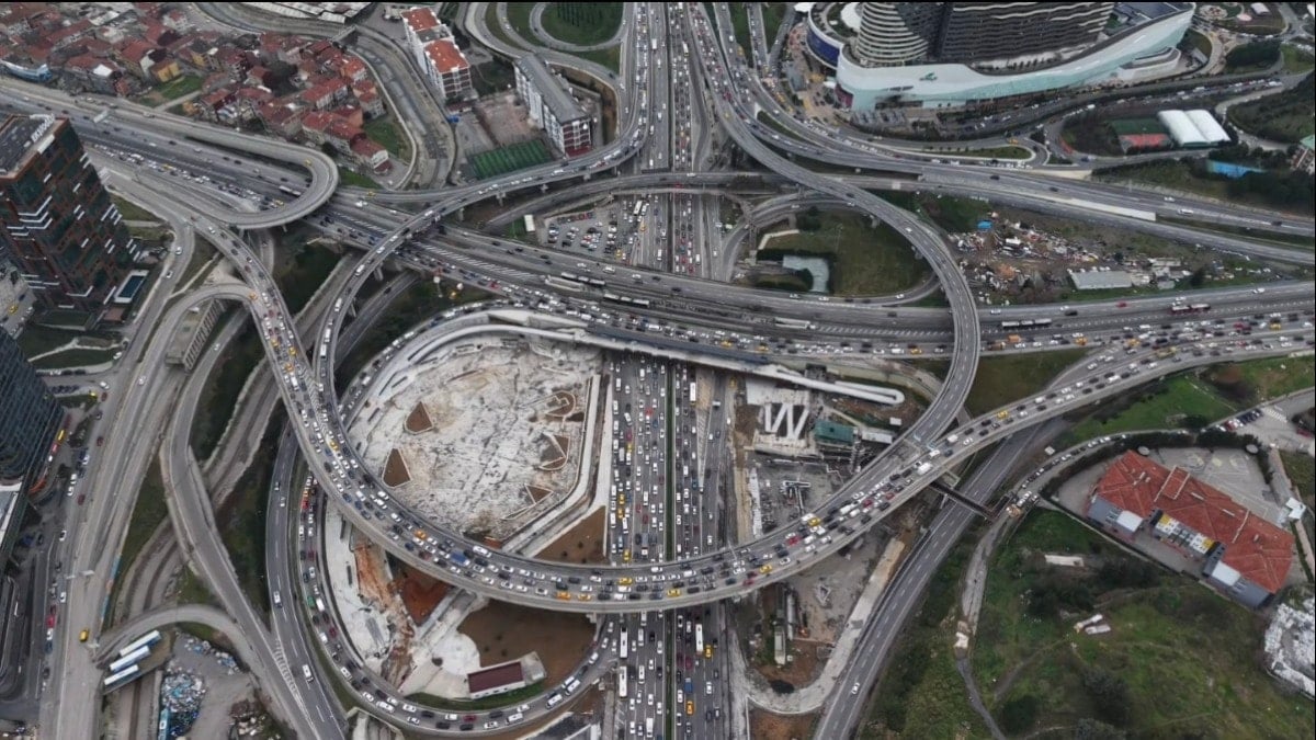 İstanbul’da trafik durma noktasına geldi: Yoğunluk yüzde 87’ye ulaştı