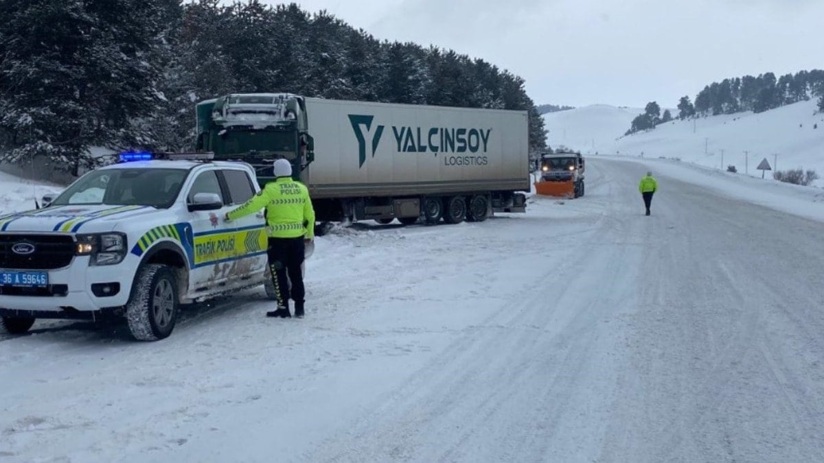 Karayolları duyurdu: Bu yollar trafiğe kapatıldı