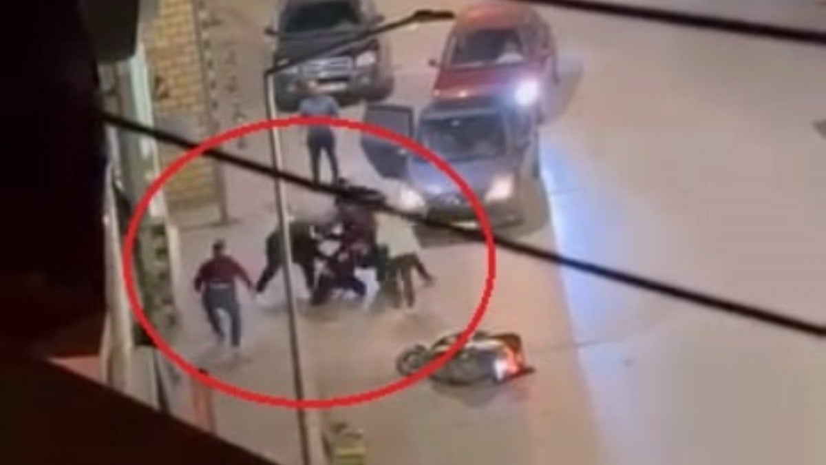 Tartıştığı ağabeyini sokak ortasında bıçakladı