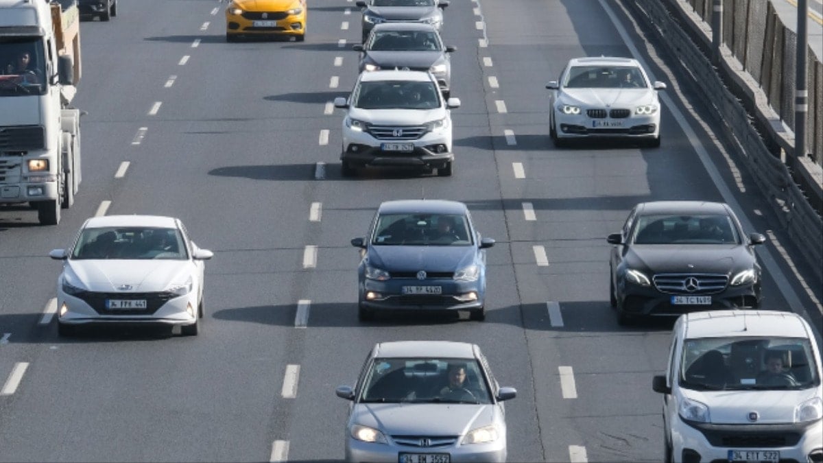 Yüzlercesi Türkiye'de yollarda: Popüler otomobil için geri çağırma kararı çıktı