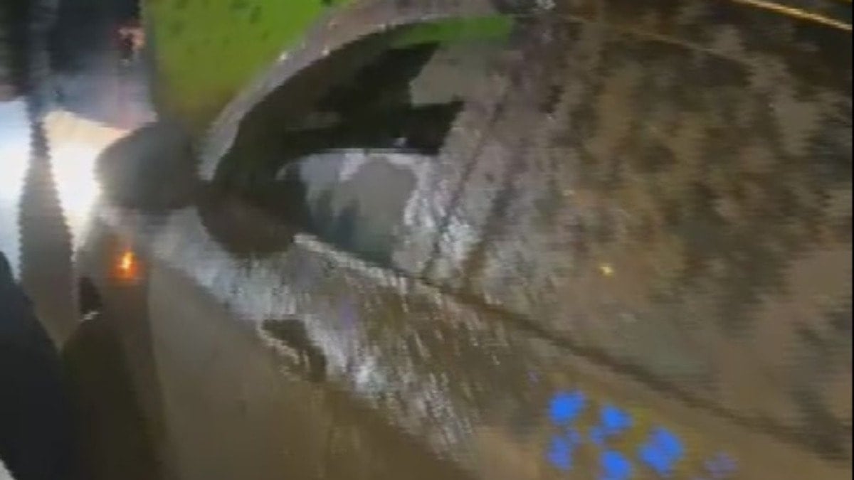  Taksiyi çamurla yola sokan yolcular şoförü darbedip kaçtı