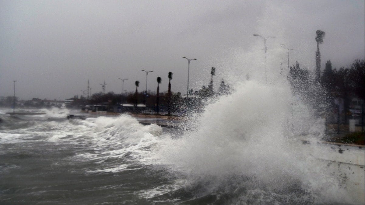 Deniz ulaşımına fırtına engeli