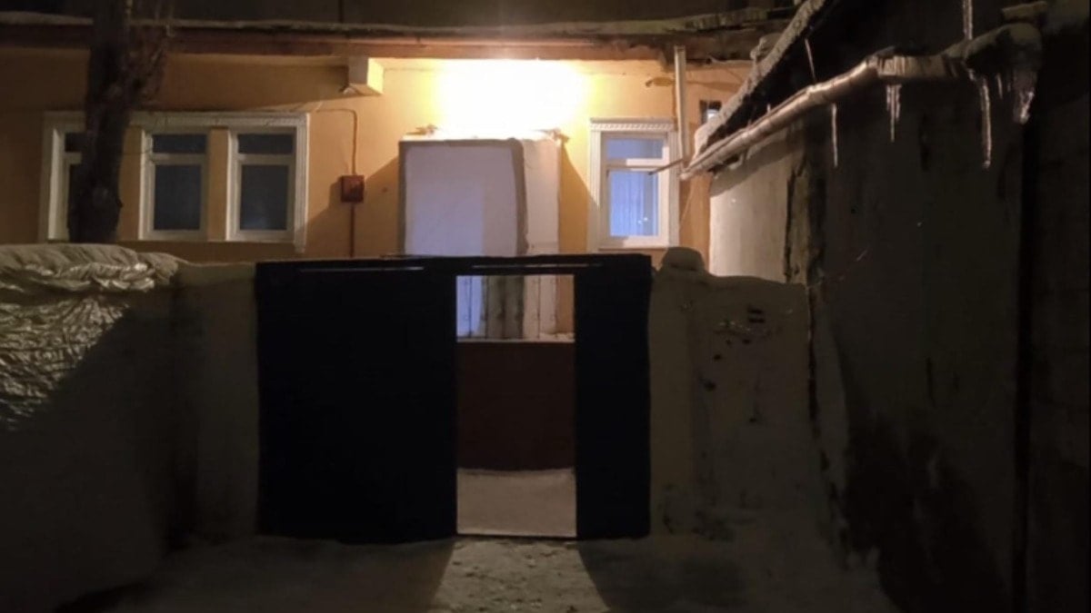 Kars'ta aynı aileden 4 kişi, sobadan sızan gazdan zehirlendi