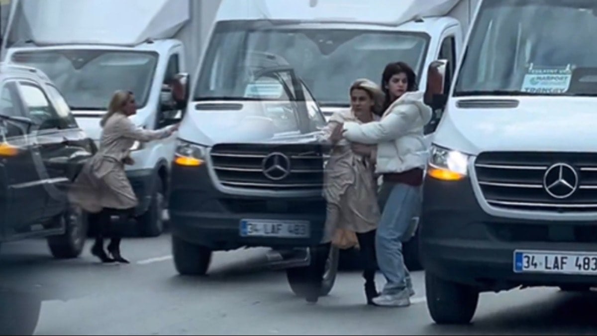 Topuklu çizmeleriyle trafiği birbirine kattı!