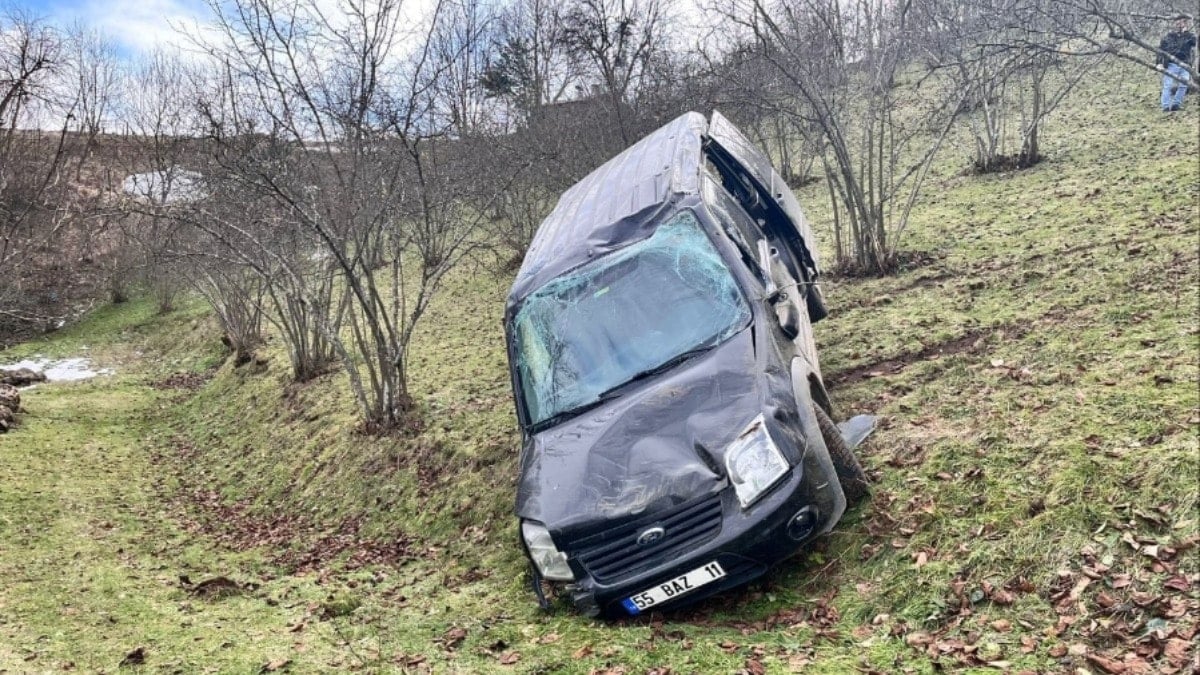 Samsun'da hafif ticari araç fındık bahçesine yuvarlandı: 1 ölü, 2 ağır yaralı