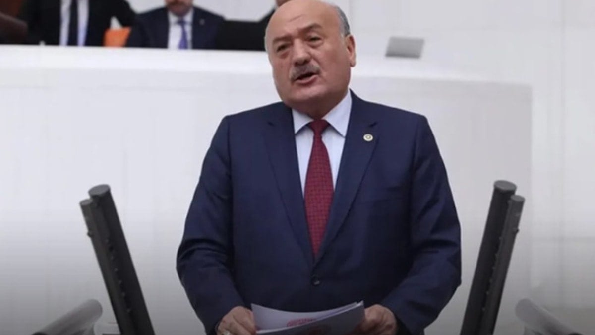 AKP'li vekil Meclis'te acenta gibi lüks otel reklamı yaptı