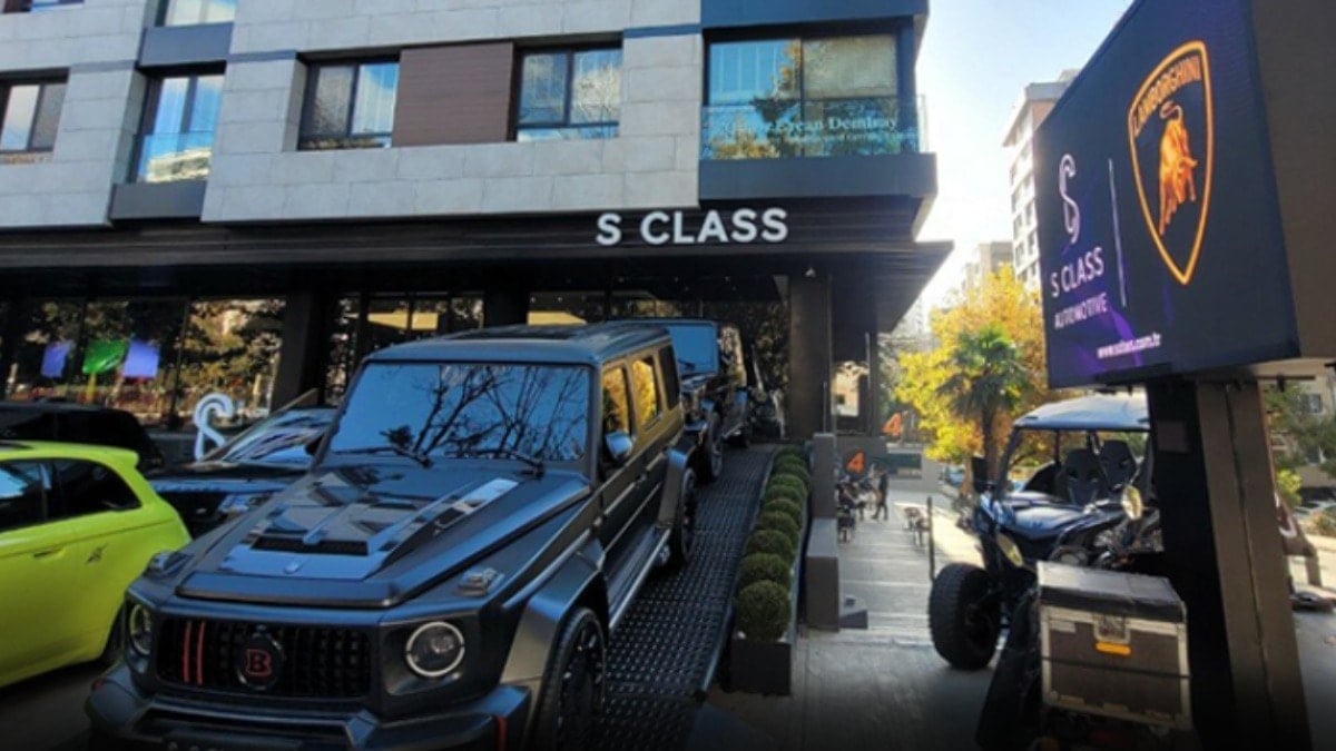 Yurt dışına kaçan galerici sanatçı ve futbolcuların lüks otomobillerini kendi malı gibi satmış!