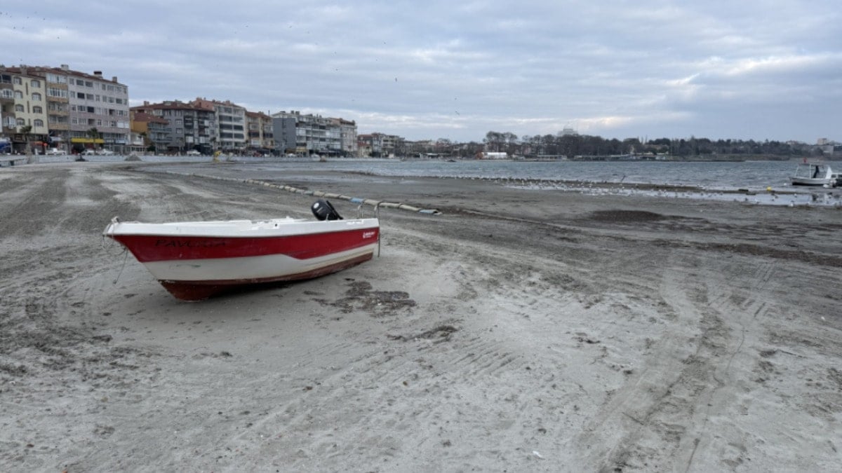 İki ilde endişelendiren görüntü: Deniz suyu metrelerce çekildi, uzman isim nedenini açıkladı