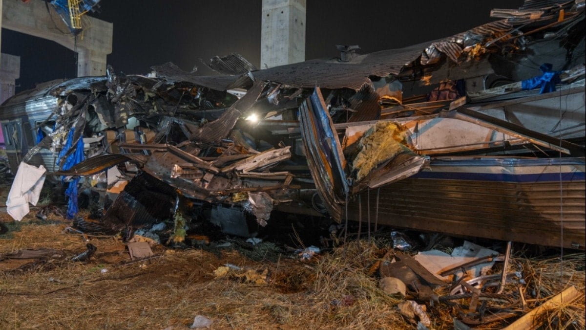 Bangkok’ta vinç trenin üzerine düştü, 32 ölü 64 yaralı