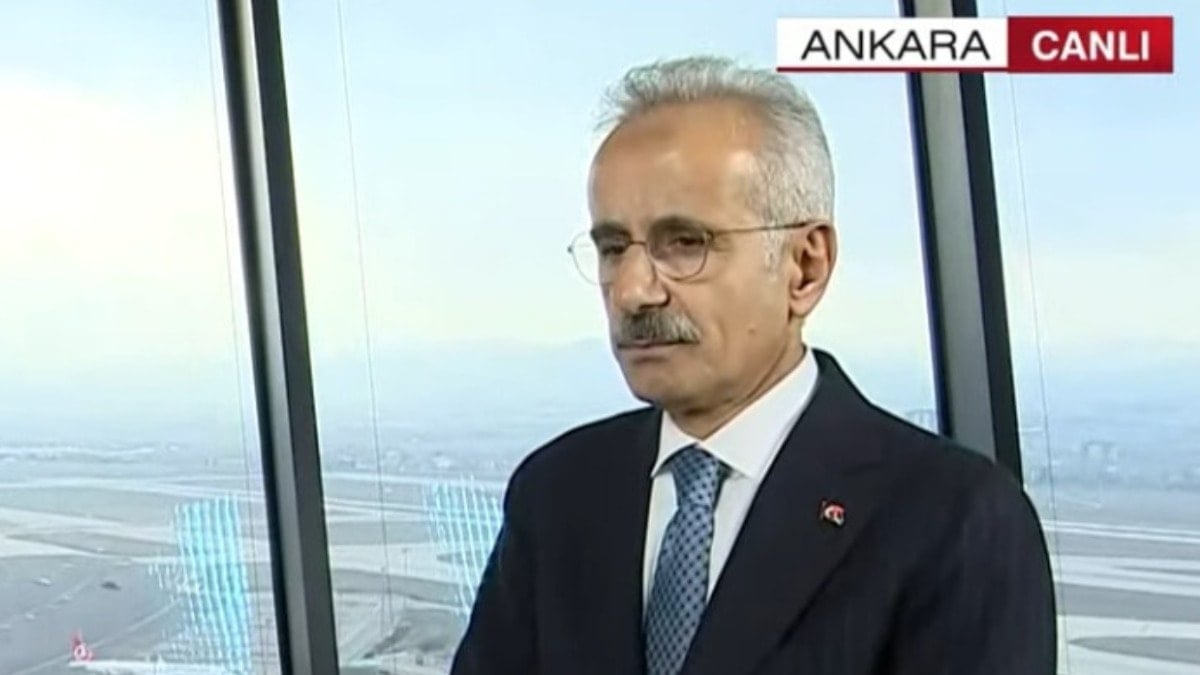 Bakan Uraloğlu canlı yayında rahatsızlandı