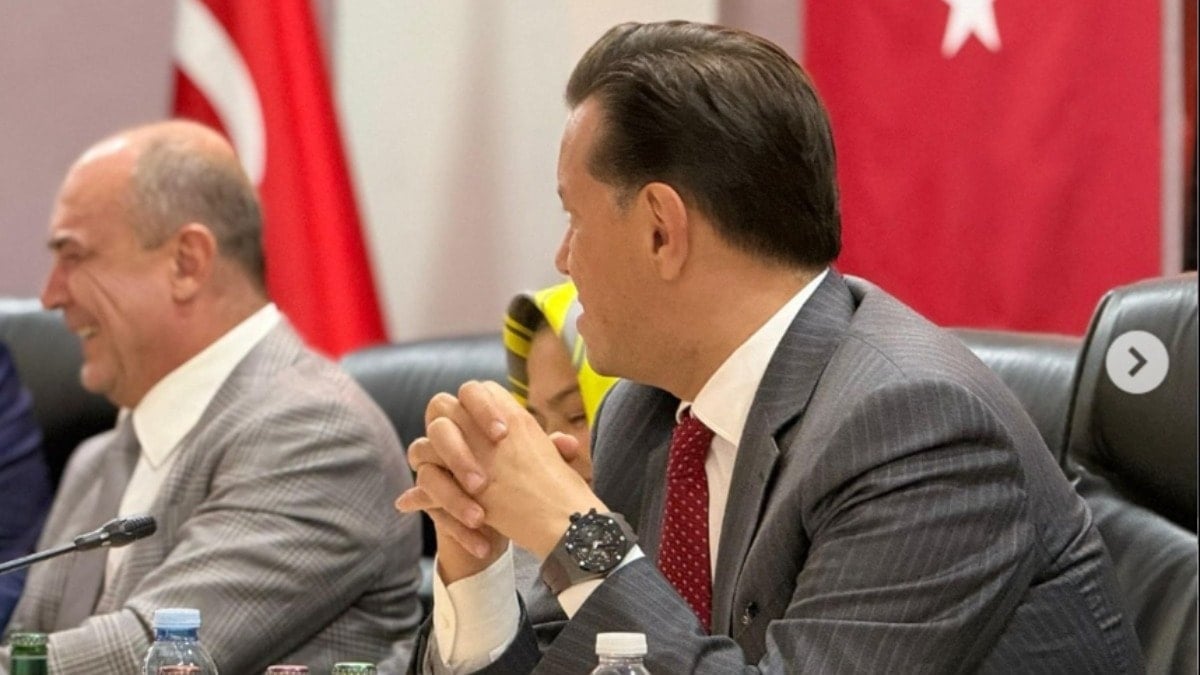 Saatli vekil utandı