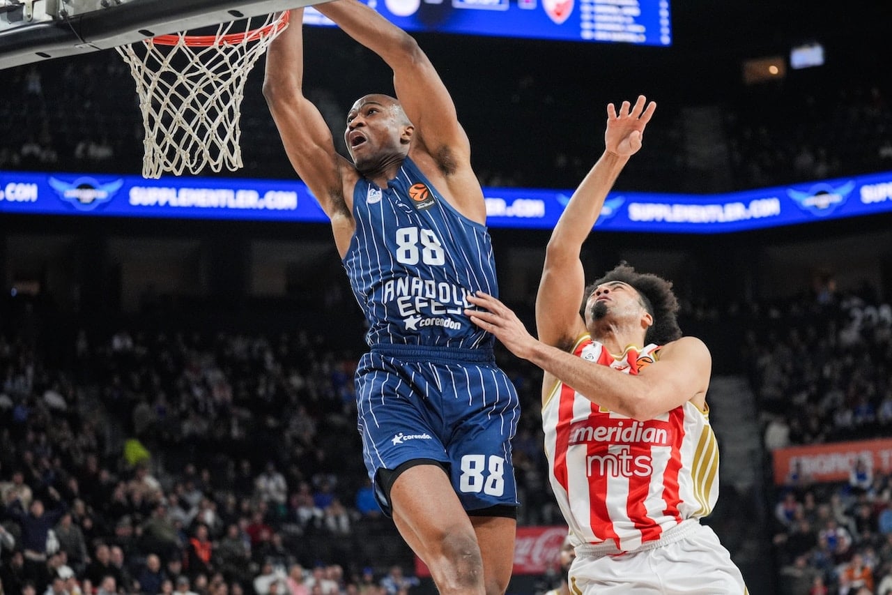 Anadolu Efes evinde dağıldı