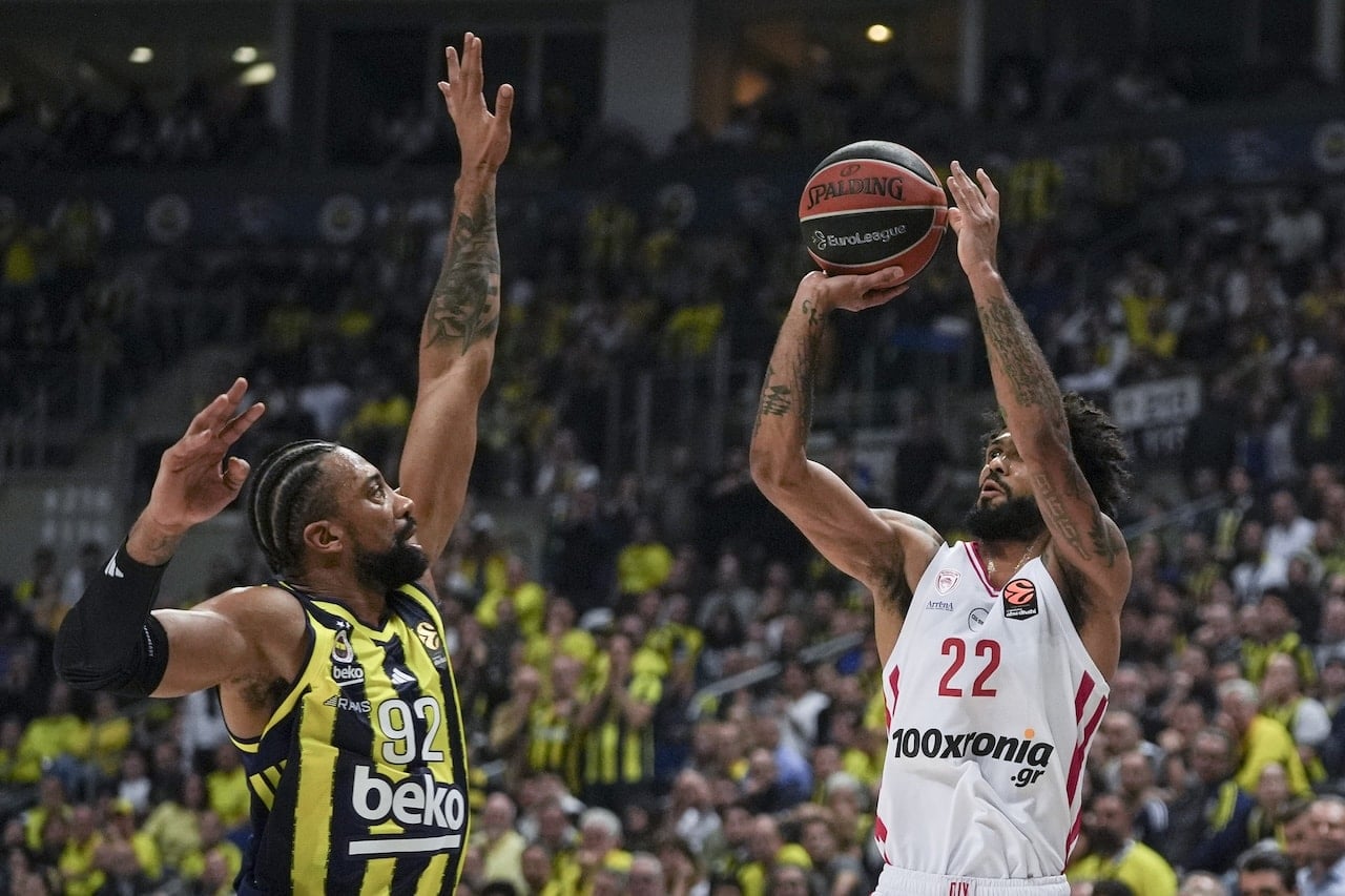 Fenerbahçe sahasında Olympiakos'u devirdi
