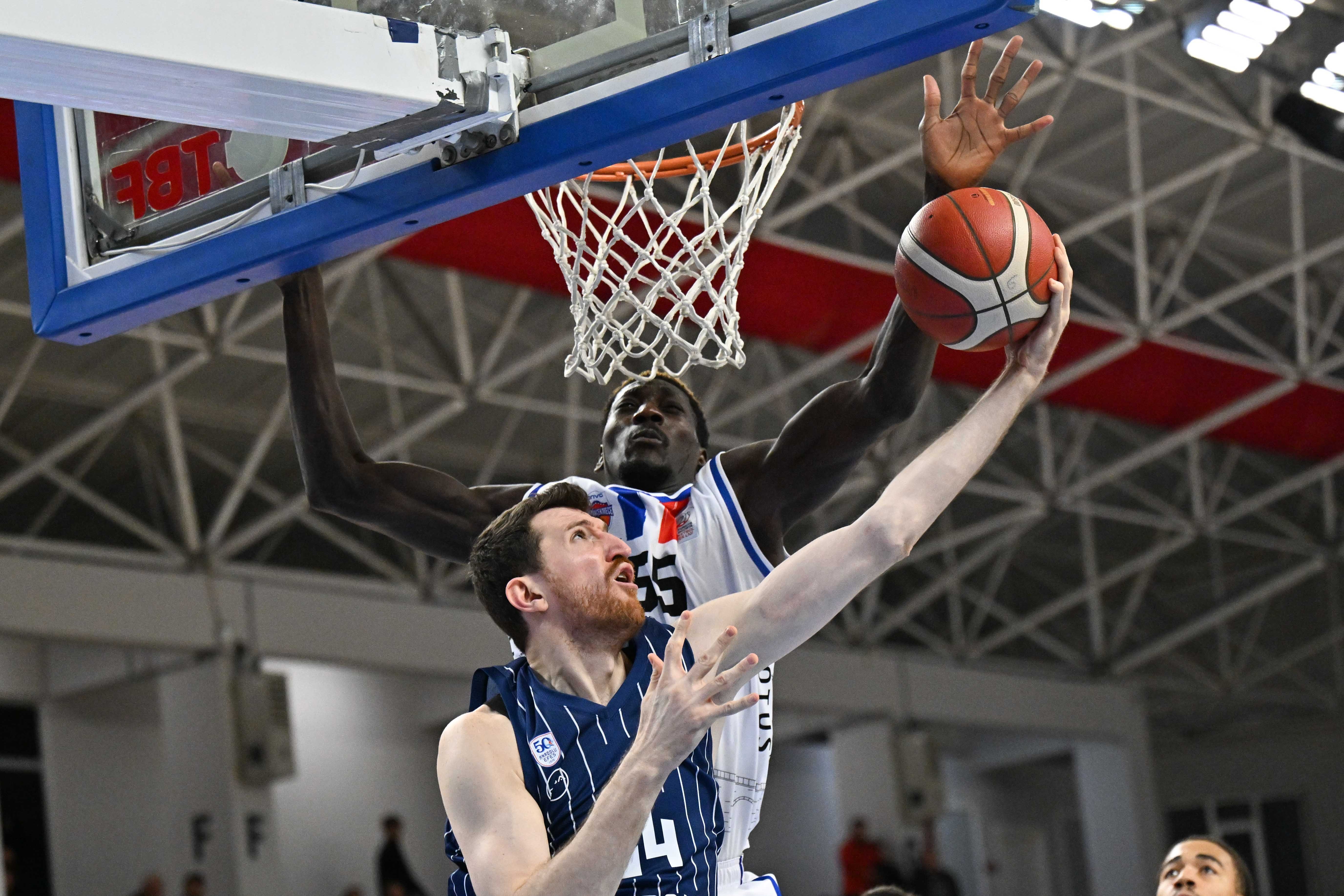 Anadolu Efes deplasmanda kazandı