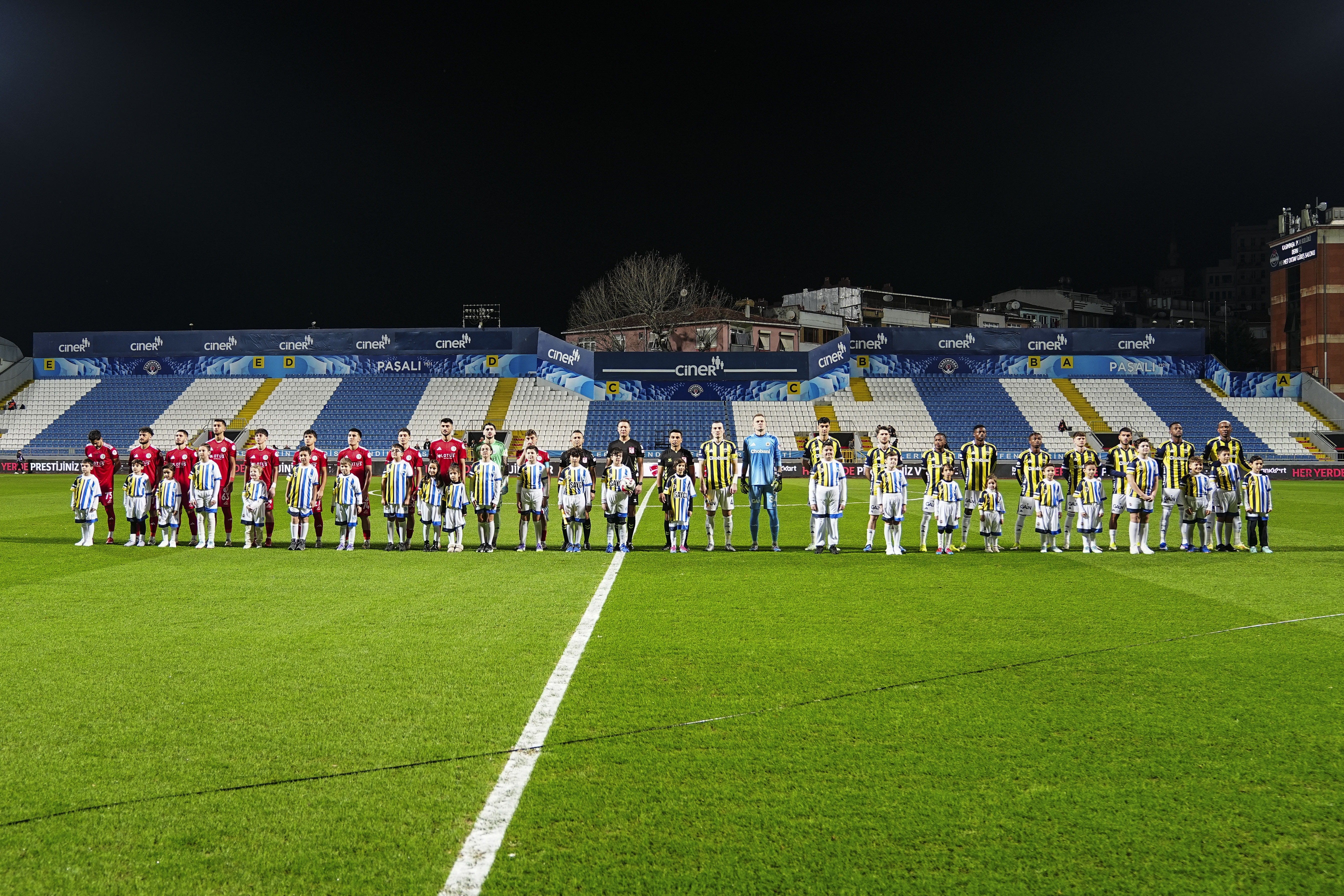 3882 gün sonra Fenerbahçe formasını yeniden giydi