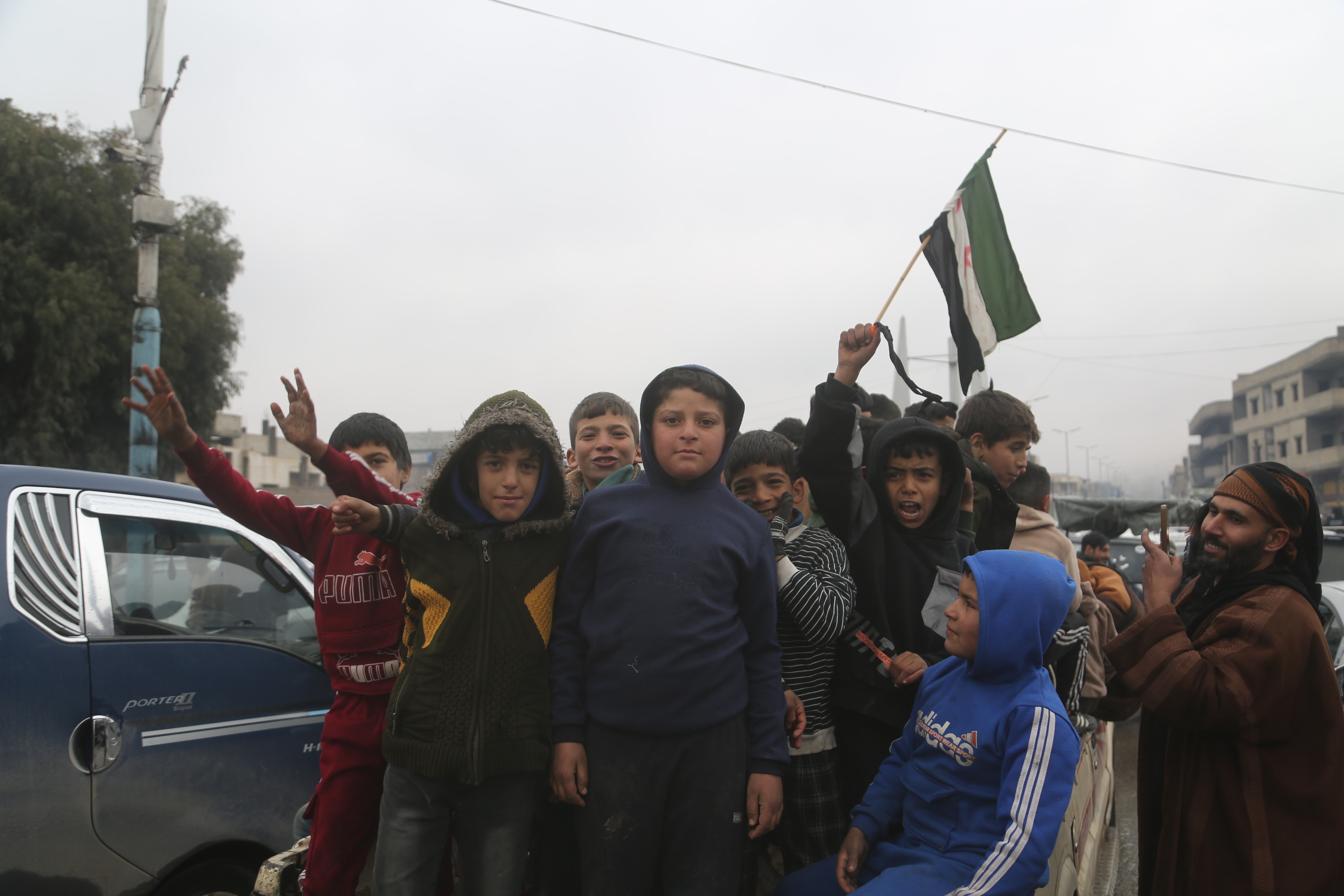 Suriye'de yumruk masaya vuruldu: SDG'nin can damarı kesildi