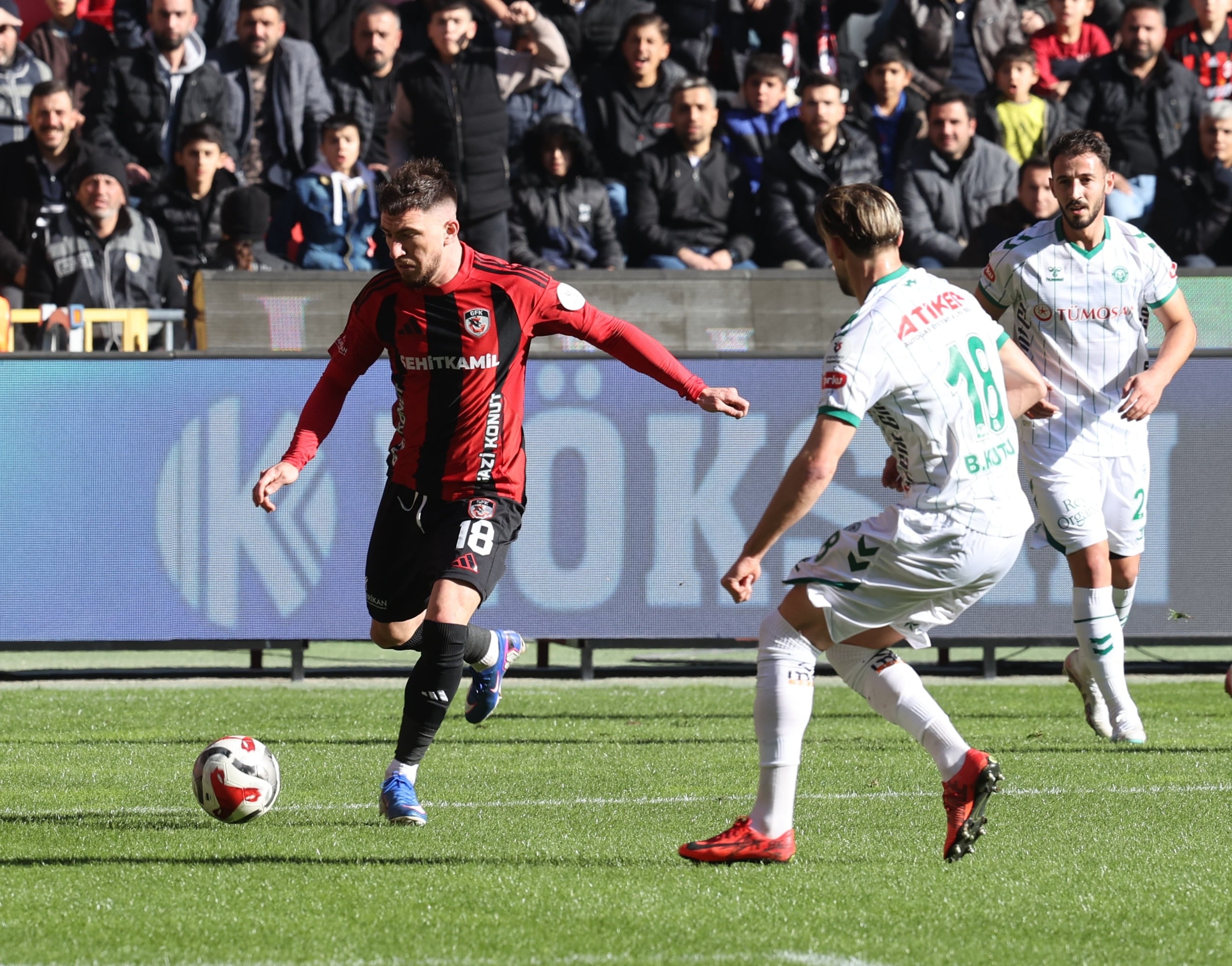 Konyaspor Gaziantep deplasmanında bir puanı son dakikada kurtardı