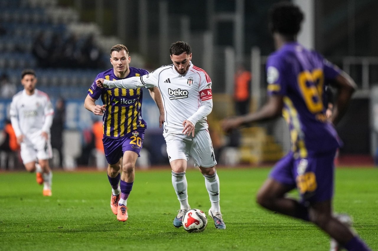 4 gol, 2 iptal, 3 direk! Nefes kesen maç