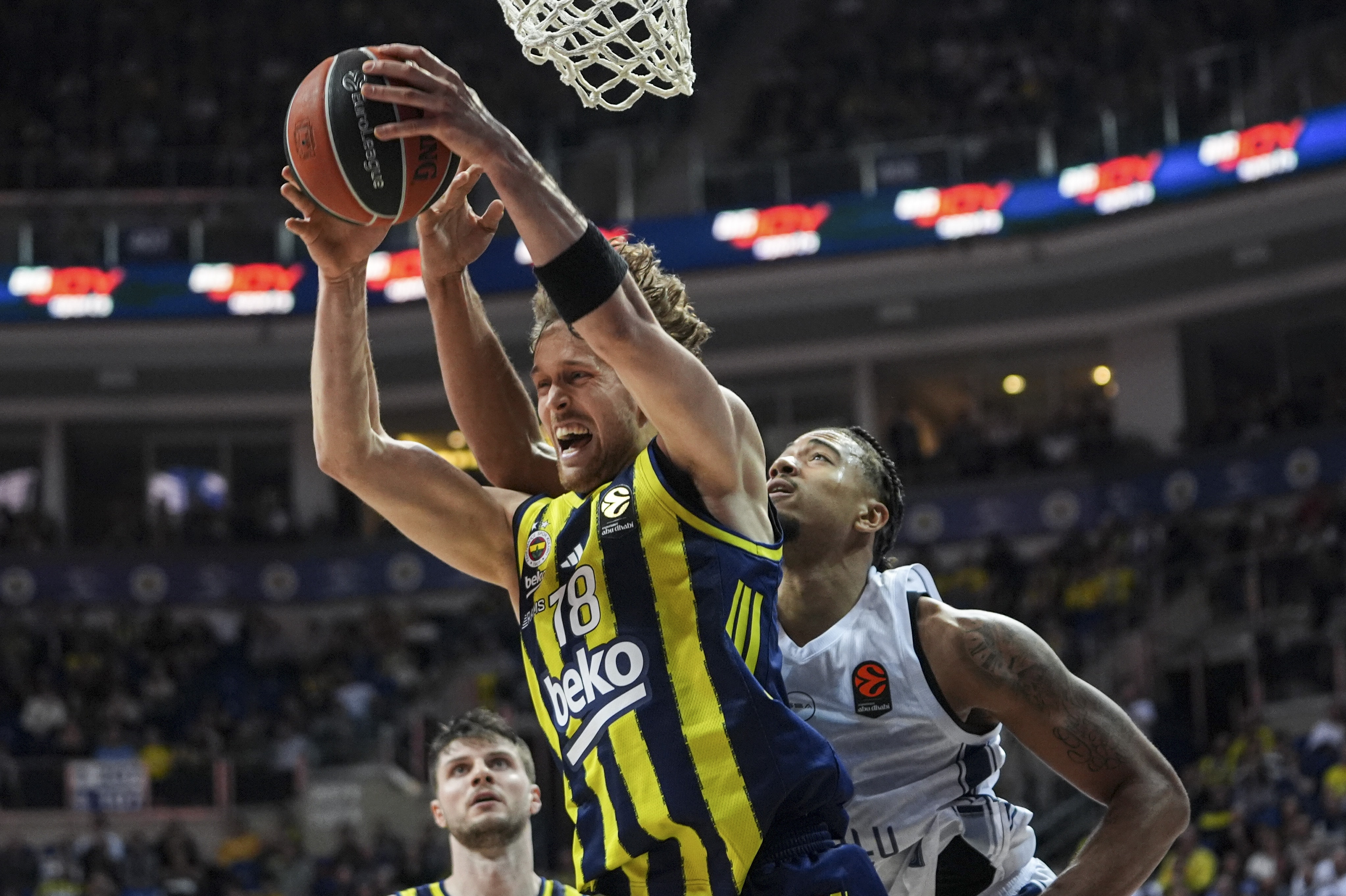 EuroLeague'deki Türk derbisinde kazanan Fenerbahçe Beko