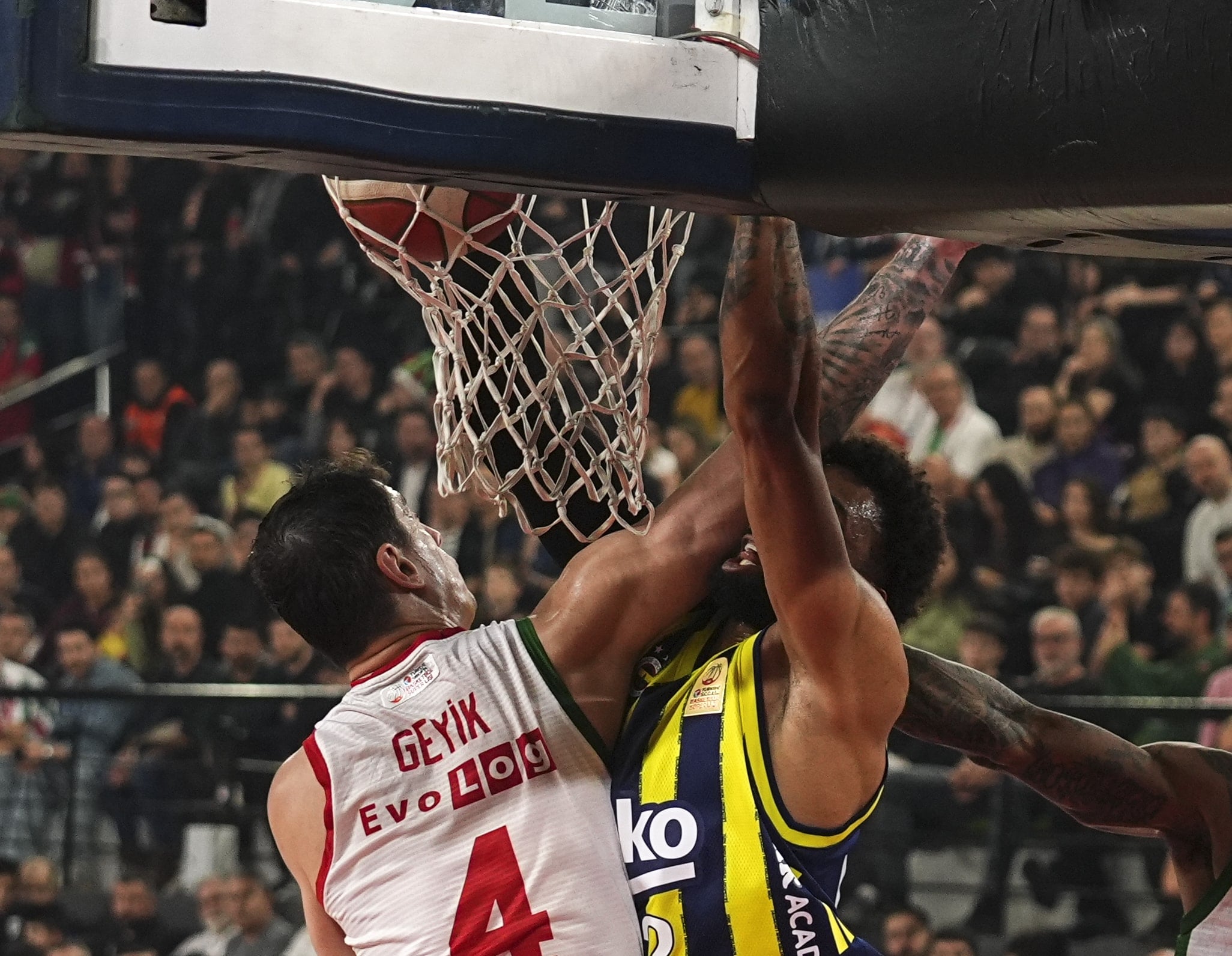 Fenerbahçe Beko, İzmir'de 36 sayı farkla kazandı