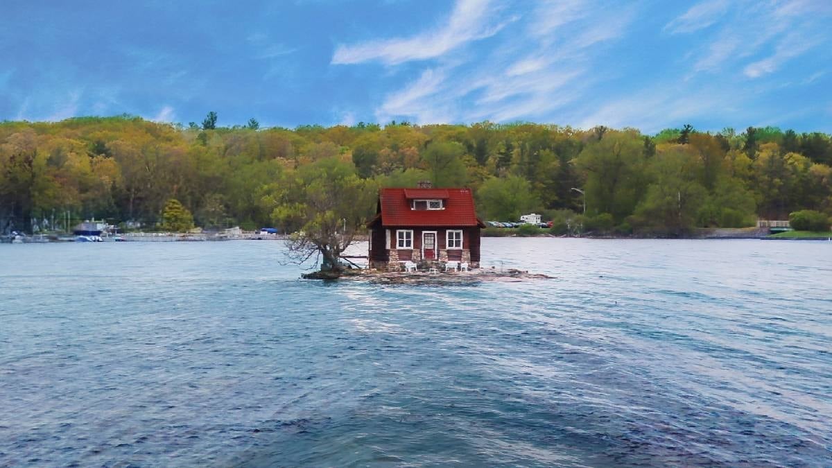 Dünyanın en küçük adası: Sadece 1 ev ve 1 ağaç bulunuyor