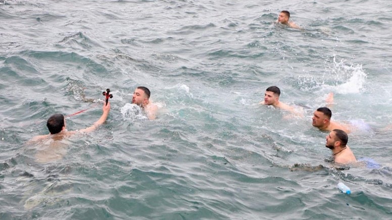 Bursa'da denizden haç çıkarma töreni düzenlendi