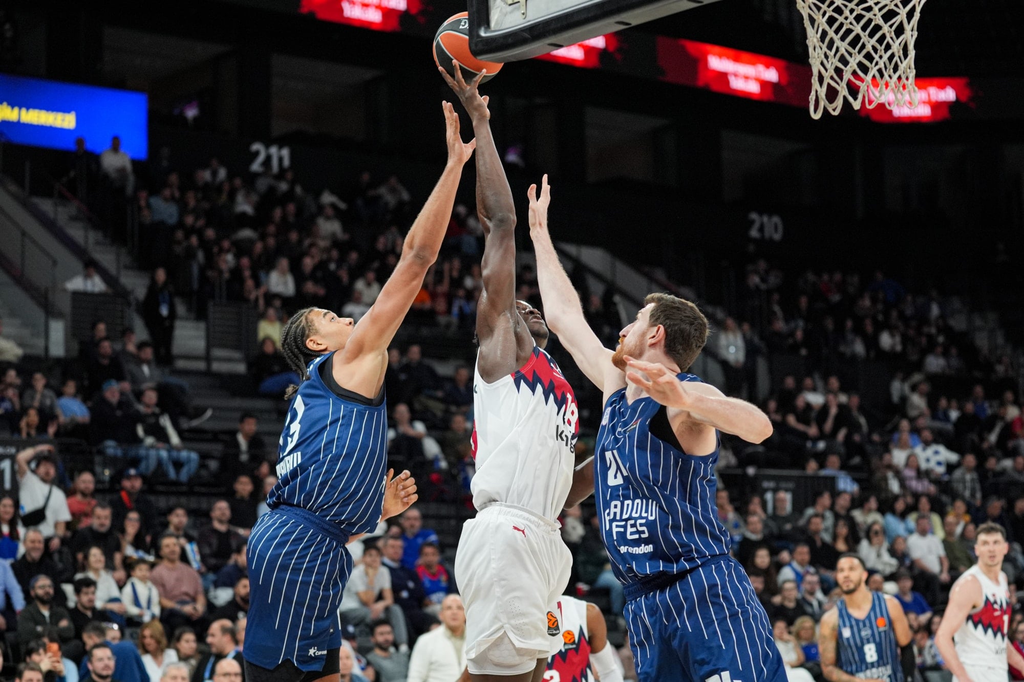 Anadolu Efes, EuroLeague'de galibiyeti unuttu