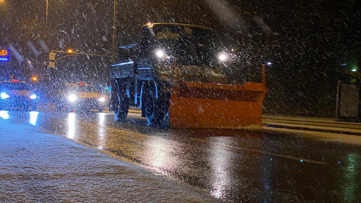 Ankara yeni yıla karla uyandı