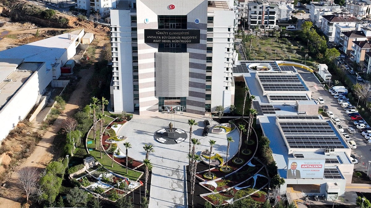 Belediyeyi denetlemeye gidenler yabancı kadınlarla lüks otelde kaldı