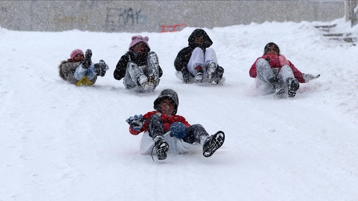 Eğitime kar engeli: Bazı illerde okullar tatil edildi