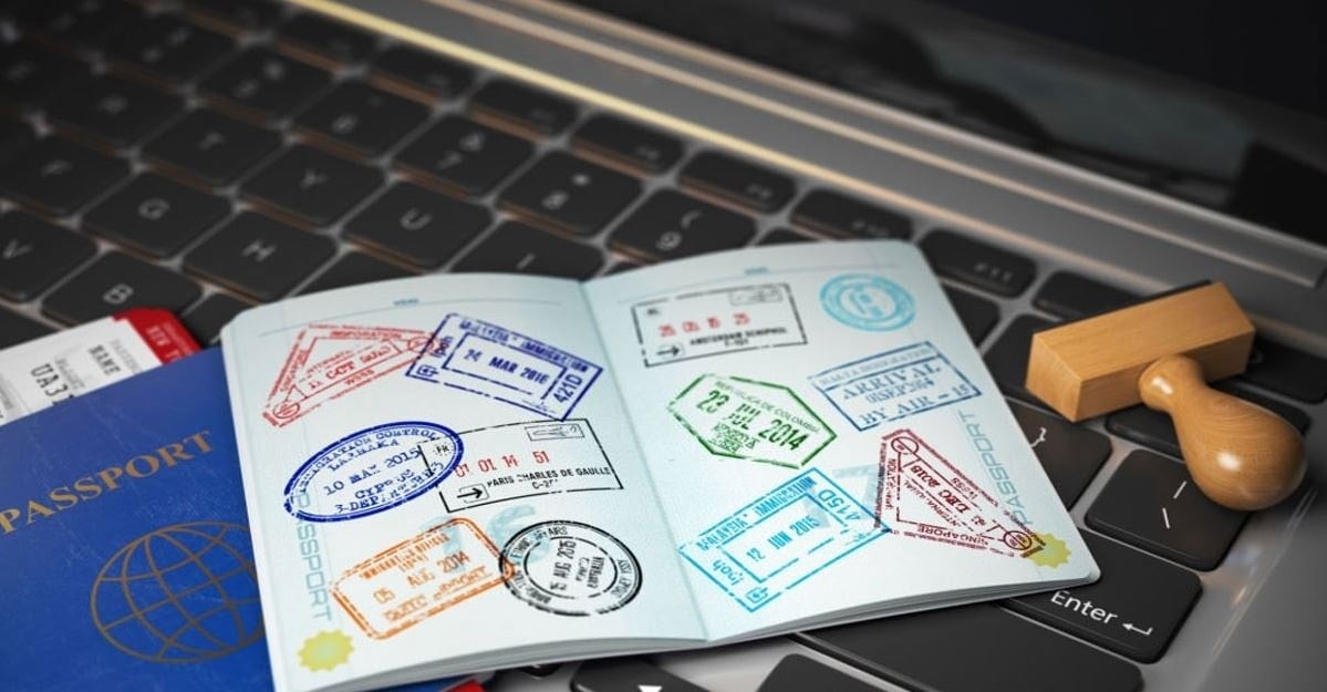 Trump, 100 bin vizeyi iptal etti