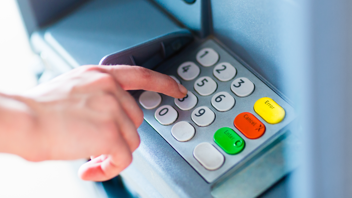 ATM'den para çekerken iki kez düşünün