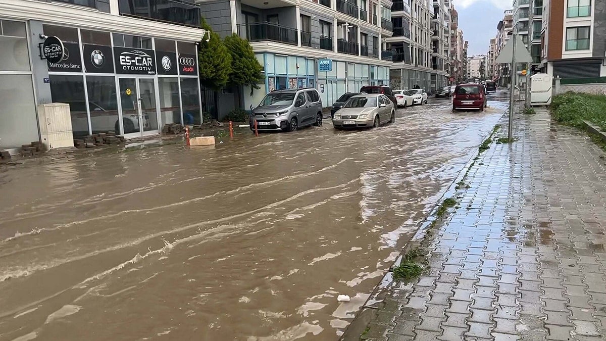 Aydın'da yollar göle döndü