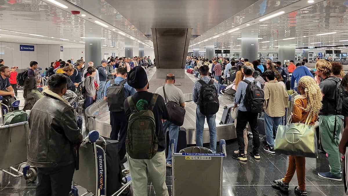 Havaalanında bunu yapan dünyanın her yerinde ayıplanıyor