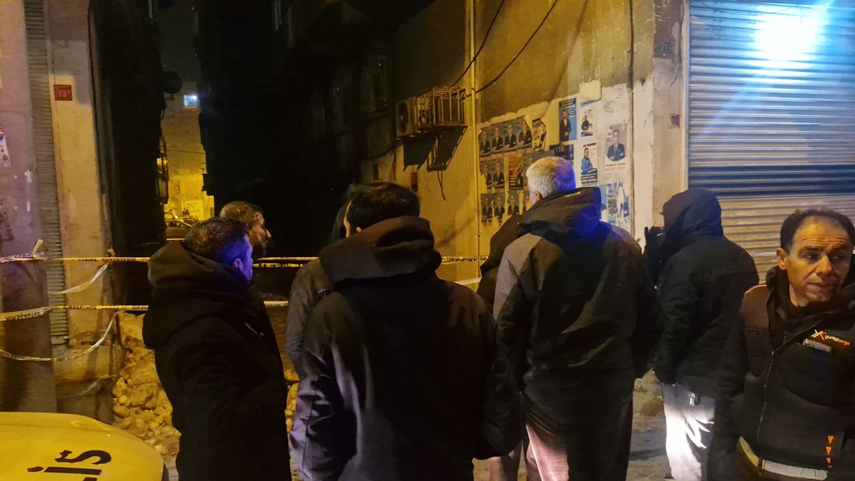 Gece gelen sesler tedirgin etti, 3 bina tahliye edildi