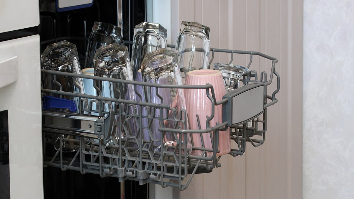  Çiçek motifli bardaklar acilen raflardan toplanıyor 