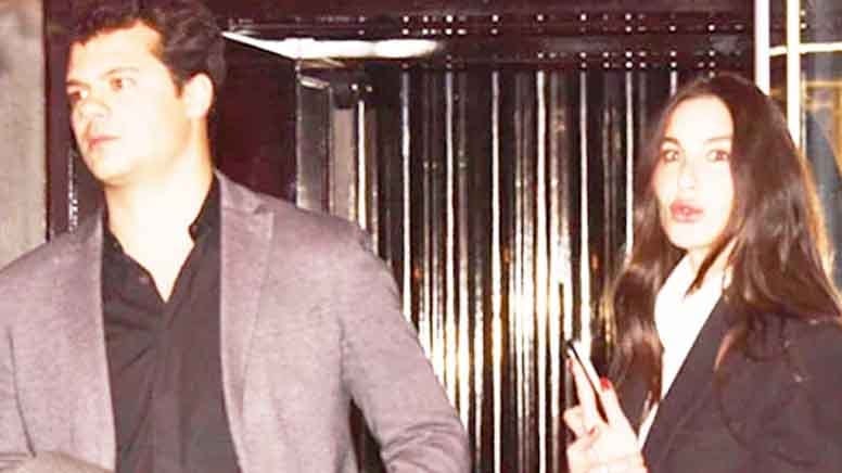 Flaşlar korkuttu, Bebek Otel'den tekneyle kaçtılar