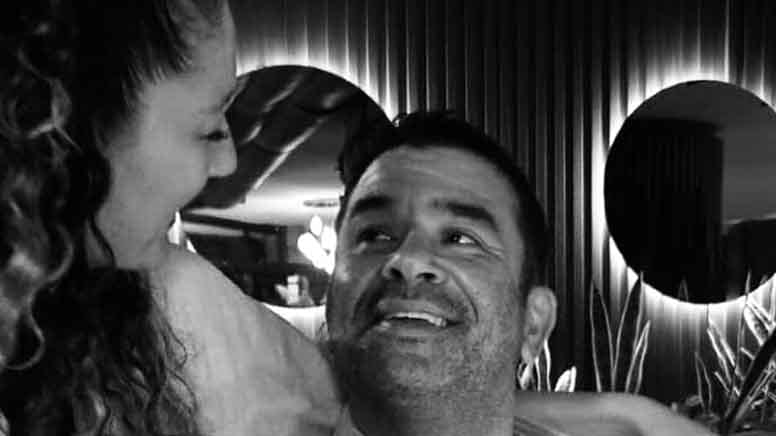  Birbirlerine çok aşıklar... 'Roman olur yazsam seni'