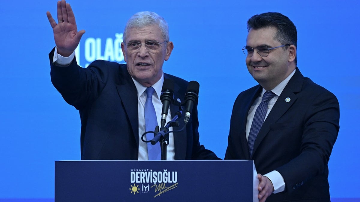 İYİ Parti'ye sürpriz transfer! Dervişoğlu rozet taktı