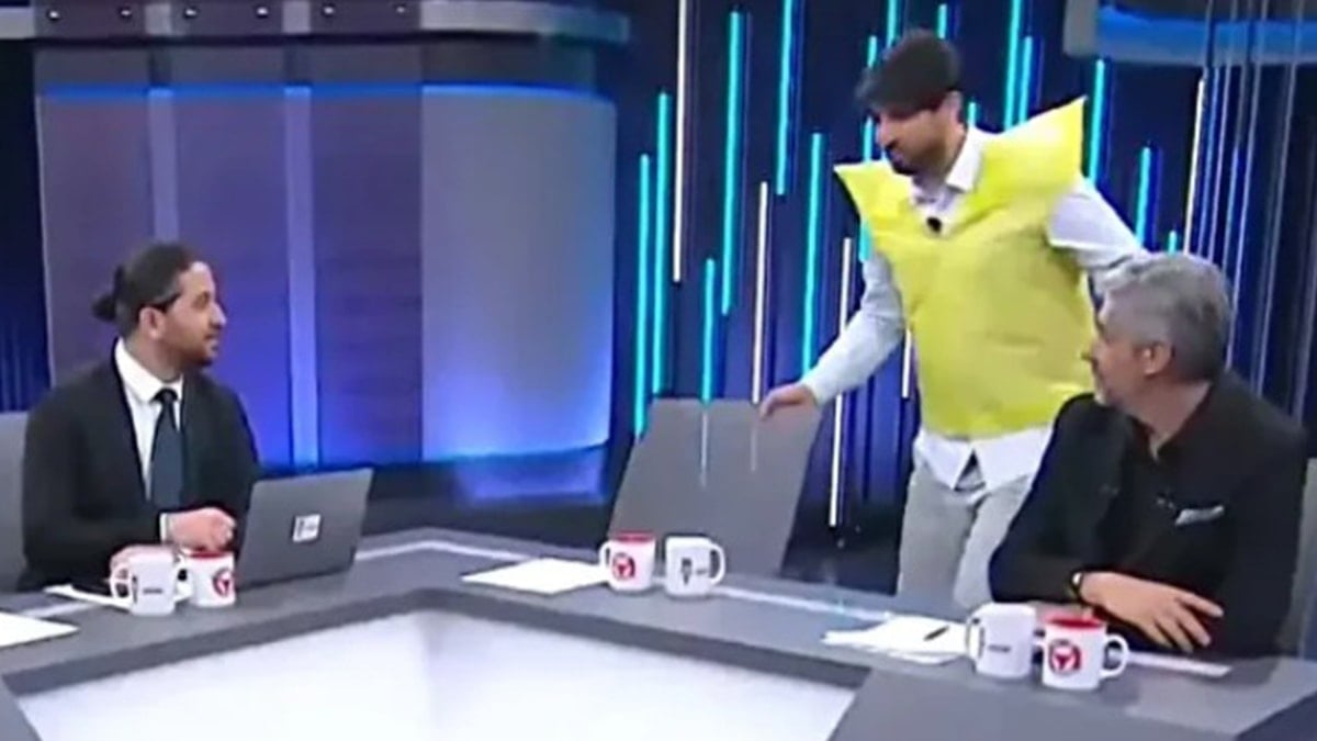 Fenerbahçeli eski futbolcudan canlı yayında Galatasaraylıları kızdıran hareket