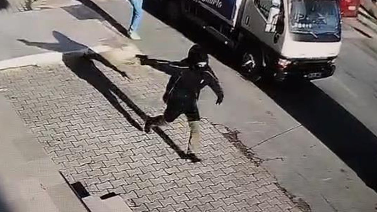 Arnavutköy'de 14 yaşındaki çocuk markete ateş açtı