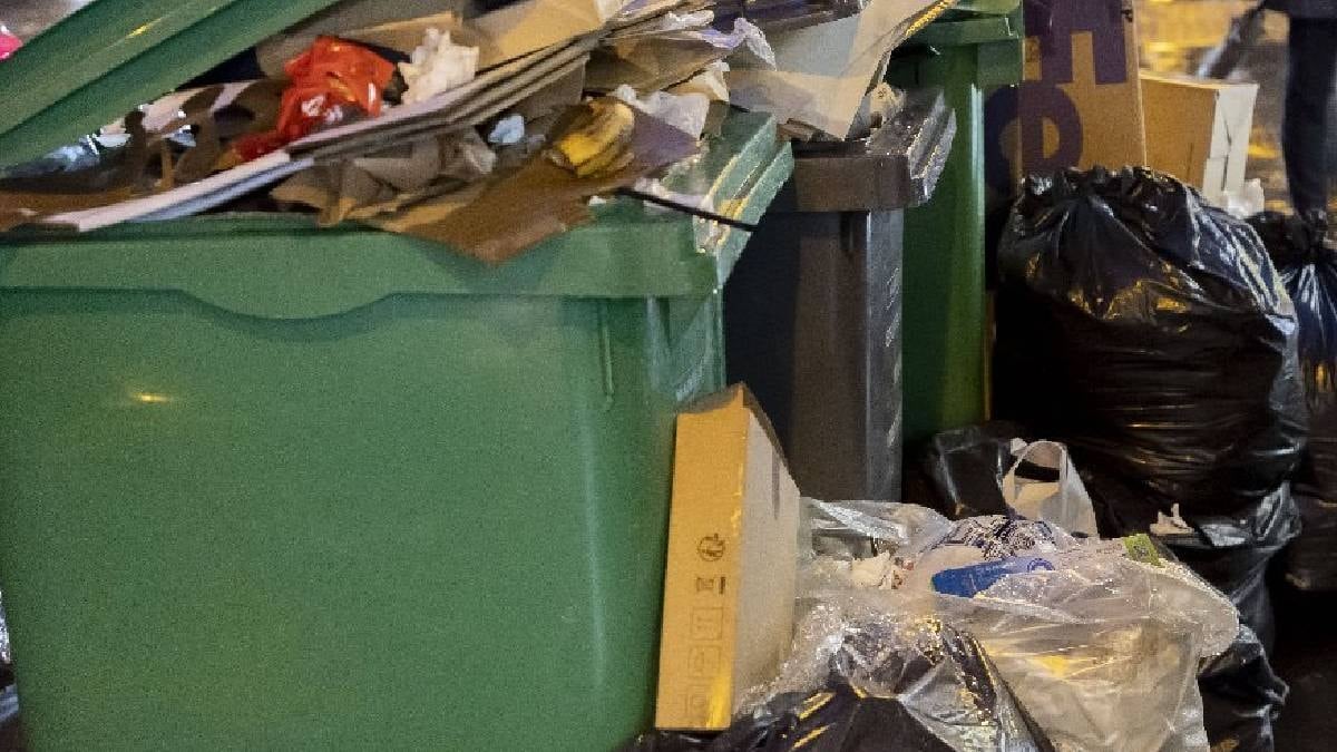 Çöpün önünden geçerken tesadüfen gerçek bir hazine buldu: 1 günde servet kazandı