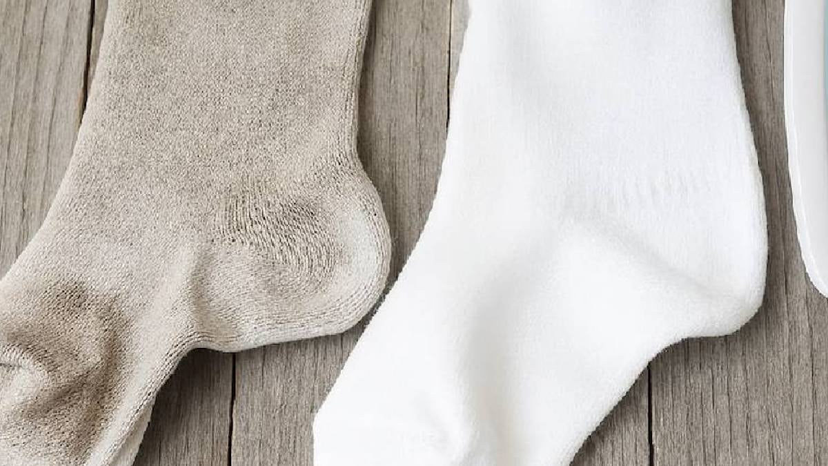 Beyaz çoraplar tek bir malzemeyle bembeyaz oluyor: Kirler anında gidiyor