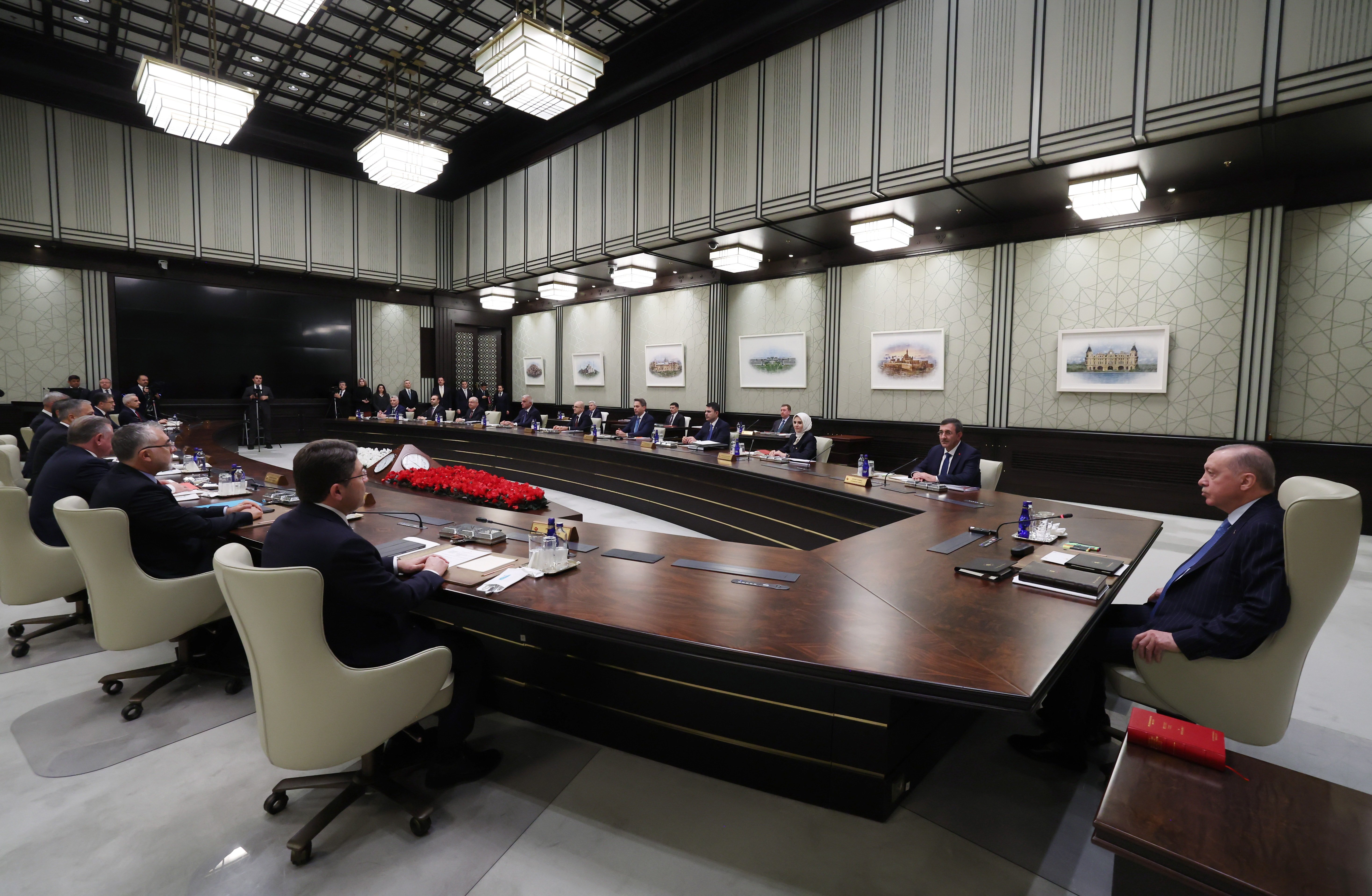 Yeni yılın ilk kabinesi toplandı..