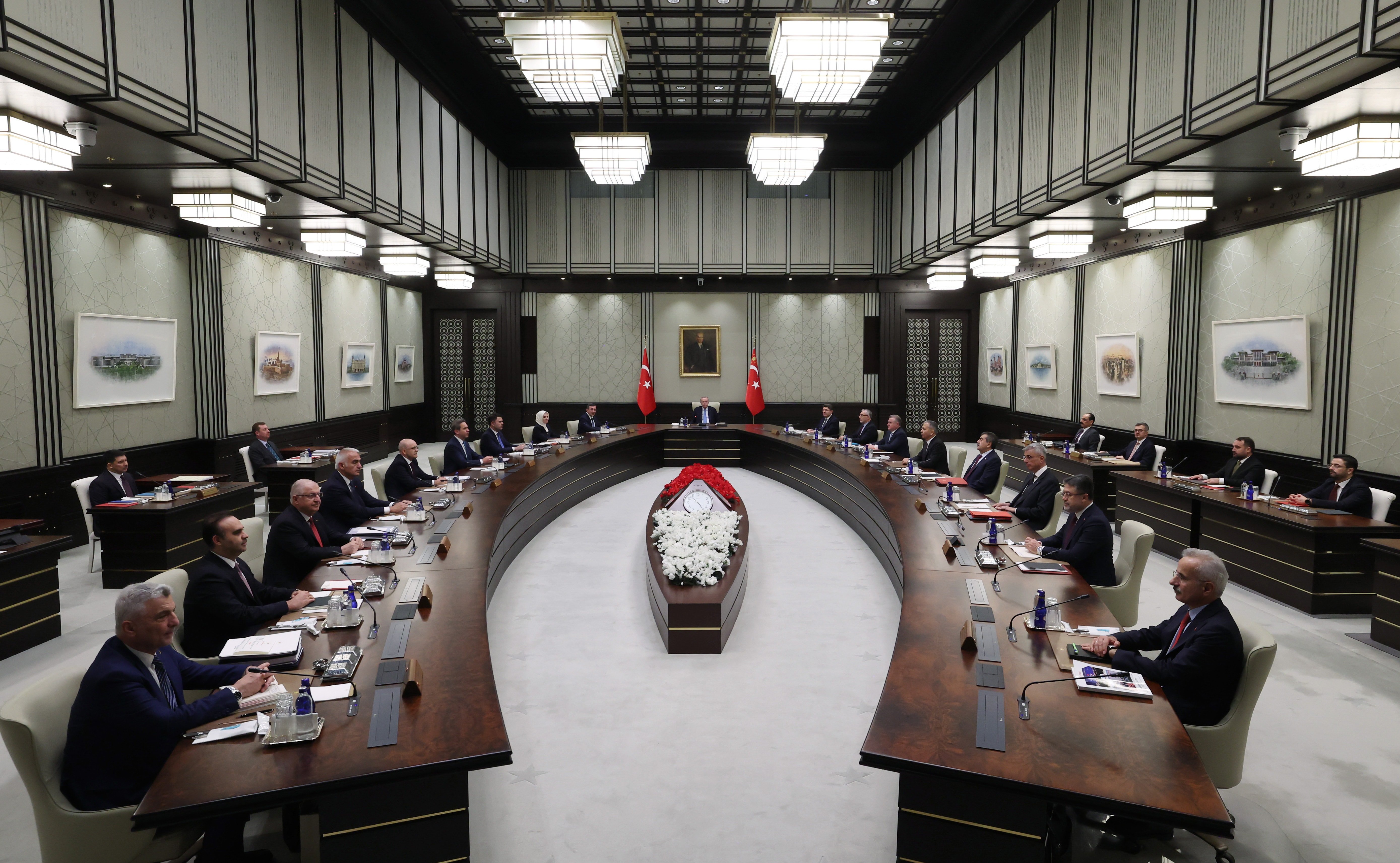 Yeni bakanlar Çiftçi ve Gürlek ilk kez Kabine toplantısına katılacak